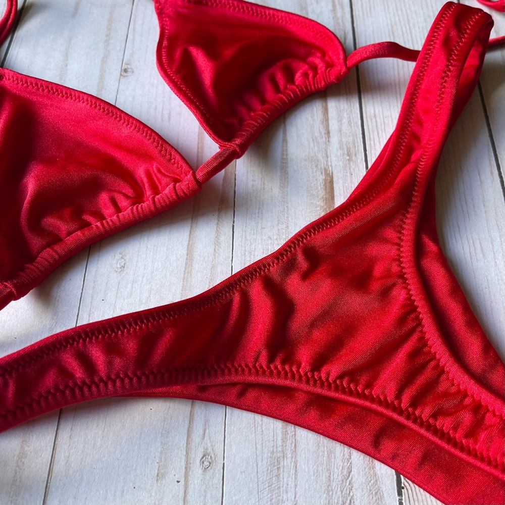 Chic Scarlet Bikini Set - Picture 4 of 4